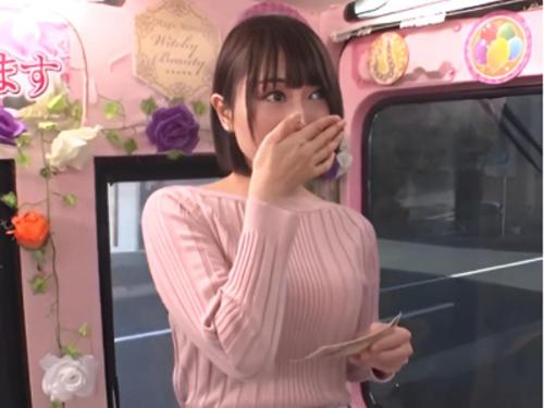 とてもアラフォーに見えない清楚な雰囲気の美人奥様ナンパしてMM便連れ込み❤謝礼で釣り若者とのディープキスさせてみたら発情…