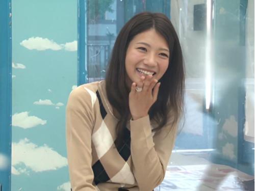 新婚団地妻を広告モデルと称しナンパしてMM号に誘い❤水着着て卑猥なポーズや悪戯されて欲情抑えられず他人棒ハメてイキまくる