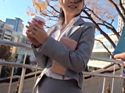 アンケートと称し昼休憩中の美人で色白巨乳のOLナンパしてホテル連れ込み❤エロトークでガード下げたら拘束して玩具責めイカセ…