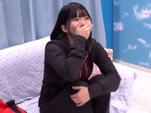 ジャージ着てムチムチ感がソソル女子大生ナンパしてMM号連れ込み❤童貞草食男子の悩み相談お願いしたら母性感じて筆おろしも…