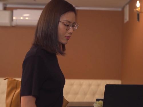 『なんか…この人怪しい…』痩身エステに訪れたアラフォー奥様❤施術師に警戒しながらもお茶に媚薬盛られて発情して自ら愛撫懇願
