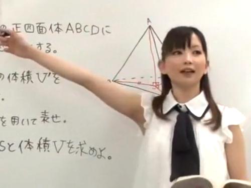 「先生の腋の下の臭い嗅ぎてぇ…」可愛い塾講師ノースリーブのワキチラに発情した腋フェチ生徒が無理やり迫り腋舐めしたら…