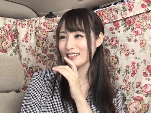 『私…おばさんですよ…？』スレンダー色白美魔女なセレブ奥様ナンパして車連れ込み❤下着チャックから悪戯されて他人棒ハメ…