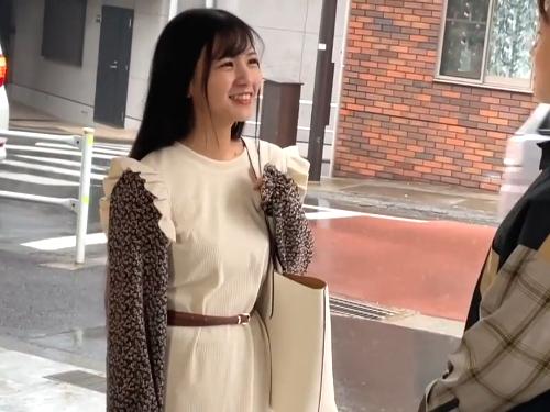 ナンパした帰宅中の激カワ女子大生がイケメン男優の凄テク我慢出来たら100万円企画に挑戦❤必死に我慢するもエビ反りイキして…