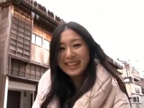 見た目気品のある清純な黒髪美女で本物のミスかなざ○がまさかのAV応募❤温泉でねっとり愛撫に感じて身悶え濃厚SEXで絶頂！