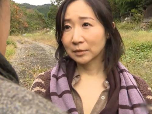 病気の旦那を抱え欲求不満な四十路妻…突然訪ねてきた服役明けの義弟に躰求められ夫が寝てる隙に別室で裏切りの禁断不倫SEX