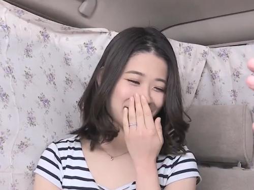 『下着見せるのは…ちょっと…』スレンダー美人な三十路セレブ妻ナンパして車連れ込み❤下着調査と称し悪戯して発情誘い生ハメ！