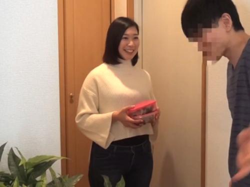 シングルファーザーのイケメンパパを不憫に思って世話焼く幼〇園のママ友が…不意に告白され抗いながらも母性感じ不倫セックス…