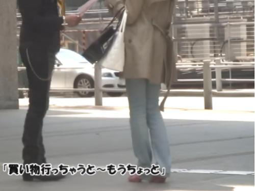 ジーンズはいたスレンダー美人奥様ナンパして車連れ込み❤お金で釣り下着晒したら悪戯して欲情させて寝取って生ハメ膣内射精！