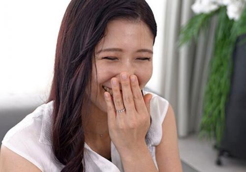 【彩木らん】見た目は清楚なくせに、中身は１００人斬りの肉食人妻が、男優チ●ポとエキサイティングな野獣SEX…