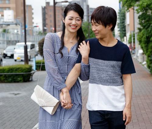 【北条麻妃】艶やかで、ムンムンお色気の義母が、息子の卒業祝いで、グチョ濡れにしたま○こでSEXしちゃう母子交尾…