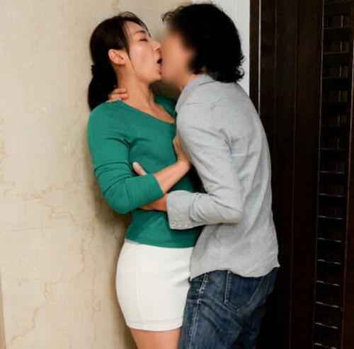 【田所百合】息子の幼馴染みから、セックスしたいと懇願され、猛撃ピストンで熟ま◯こを快楽漬けにされた、友達の母親…