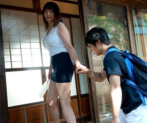 【鷲尾めい】ヴォリューミーなＪ爆乳の若妻が、隣の青年ち●ぽを欲しがり、トロリンま◯こに誘惑ハメする、ド田舎汗だくSEX…