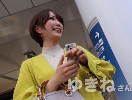 【人妻 ハメ撮り】色気溢れる甘美な淑女が、ヌルヌルとろとろになったおマ◯コに、ぬるっと挿入される、初ハメ潮不貞SEX…