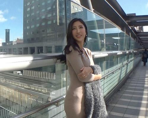 【水川スミレ】都合のイイ、セフレのセレブ妻が、空港からホテルで即尺、即ハメ… 2時間で8発もヤリまくったビッチファック…