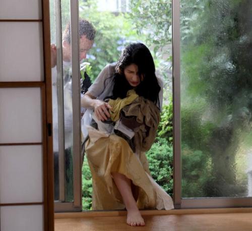 【春谷美雨】豪雨に濡れた、義母の妖艶さに発情した義理息子が、父親に内緒で、ナマ精子を熟ま◯こにゴム無し射精した母子姦…