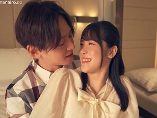 美少女がイケメンに優しいキスをされ制服姿で後ろから刺激を受ける
