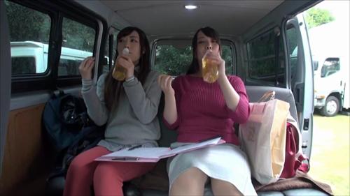 女子大生が、特殊効果を駆使した複数人での性行為に溺れる!