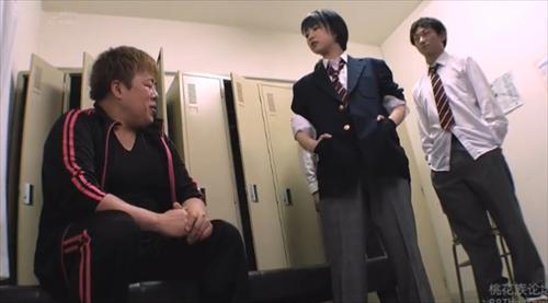 美人な女性が偽装で戸田男子校に入り込み、男装がバレて終わった。