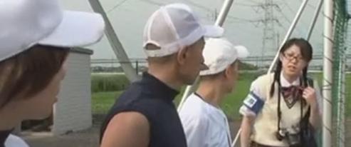 マネージャーもうそんなにじろじろ見ないで。野球部マネがメンバーを前にして机の上で桃色のおしり公開された後背位ボッキ不可避