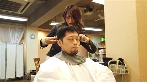 部屋で引き込み、誘い込み、七海ひなショーツを脱がす。