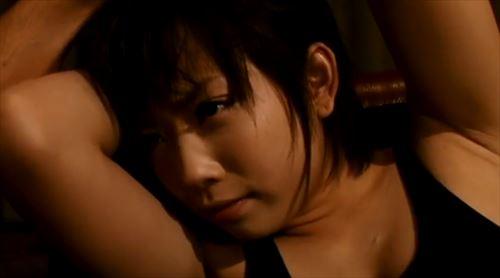 デカパイ美若い女性がメチャクチャカワイイ！水泳衣を着せられて悶える情欲的アクト。