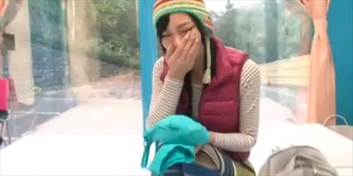 高尾山でデート中、かれしを外で待たせている。
