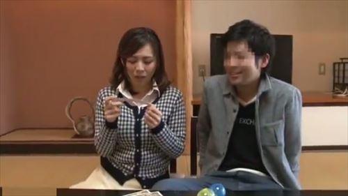 超エロい人妻が夫に隠れて、他人棒で激しく突かれちゃう。
