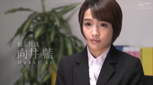 部下の就寝時の乱れた胸元に冷静さを失って、無理やり襲い掛かる。