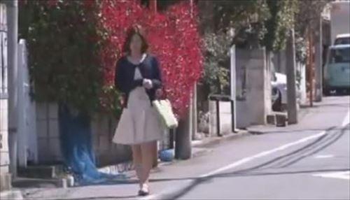 欲望をむき出しにした義父によって、彼女は深く快楽へと誘われ、身も心も溶けゆく