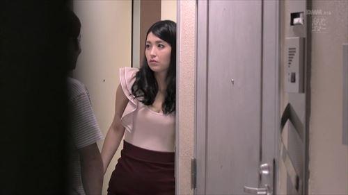 拘束された清楚な人妻、乱暴な性交に身を委ねる