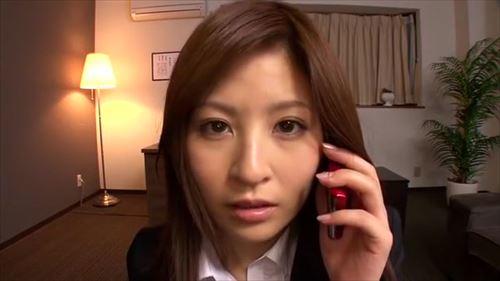 頭が良くてセクシーな女上司が同僚と密室で激しい行為