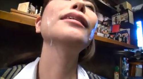 酒豪上司にセクハラされるオフィスレディ！手コキで顔にザーメンぶっかけ