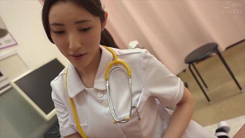 熟れた体と美しい乳房を持つ看護師