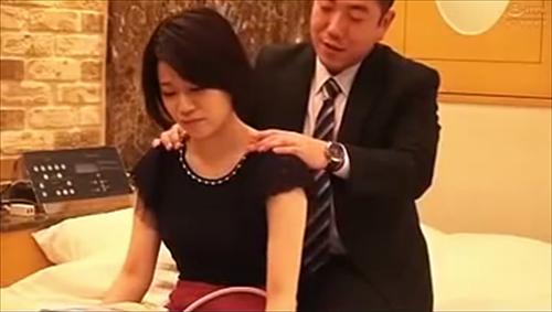 同級生恋人宅で質問、成熟女性再会久々。