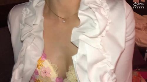 胸が大きい綺麗なマダムが母性本能を活かし年下男子と濃厚な恋愛、変態初老。