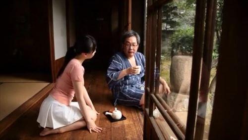 義父に抱かれることへの抵抗のない、若い妻と息子を身ごもった少女。