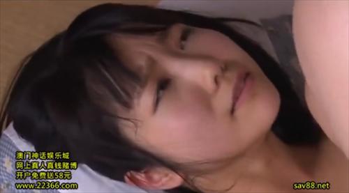処女喪失により、月へのセックスの欲望が高まってしまった、未成年の少女。