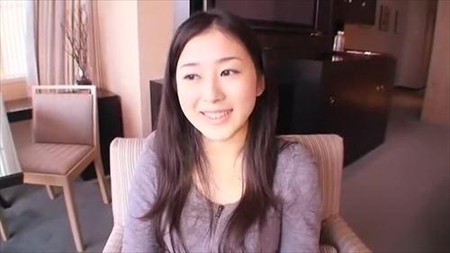 街中で可愛い女の子を見つけては、部屋に連れて行って、服を脱がせて、性的に楽しむ