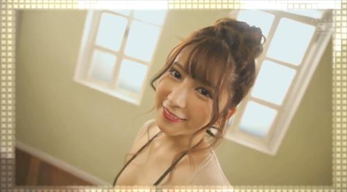 彼女の誘惑は、セクシーなスタイルで挑発的に迫り来る。