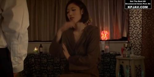 セレブ妻を魅惑的な薬を使う。