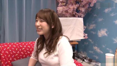 可愛らしいおっぱい、友達と誘惑の素股で快楽に陥り、身動きできない