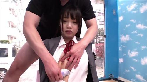 可愛い制服姿の女の子を連れ込んで、性的な玩具で責めました