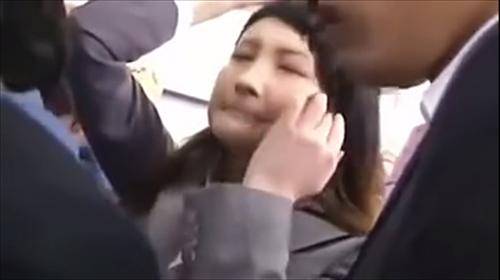 美女がびしょびしょになる、やばいことが起こる。