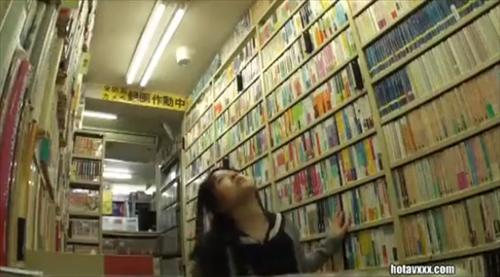 性的欲望を持つ動画をキメるフェラチオをする女子高生のセックス。