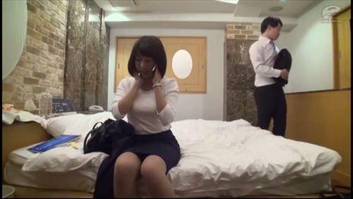 禁断の恋、先輩の奥さん。その姿に、部下は燃え上がり、久々の快楽に溺れる。