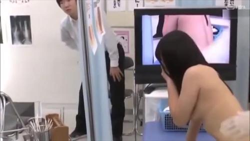 美しい優美な女性の臀部検査、体調チェック禁止。