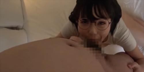 嬢の驚異的な乳圧手コキでフィニッシュ