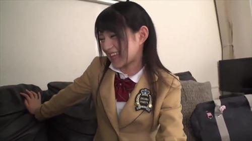 美しい黒髪少女が卑猥的快楽を貪られ、絶頂を繰り返す