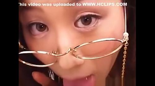 女性講師が個人の意見に基づいて、学生を誘惑し、教室でいやらしいことをする。